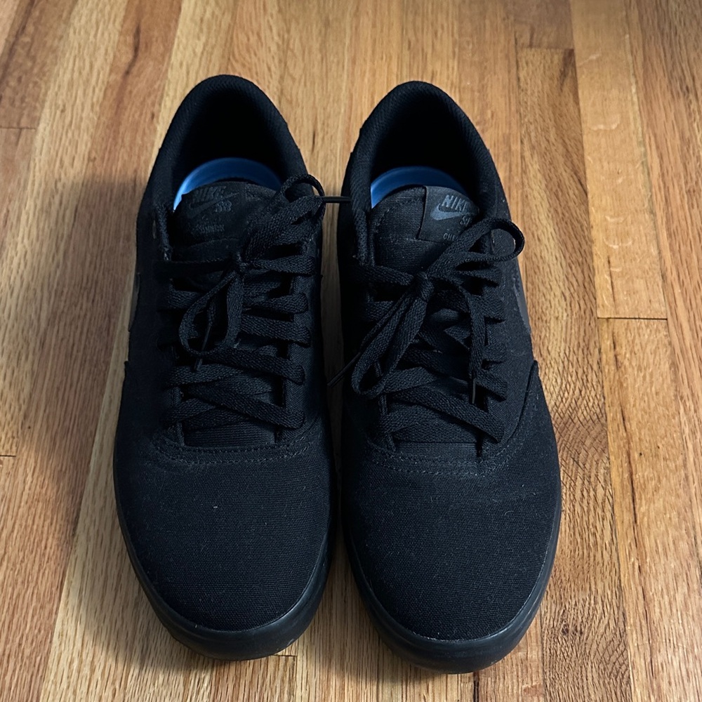 Nike Men's Black Canvas Sneakers